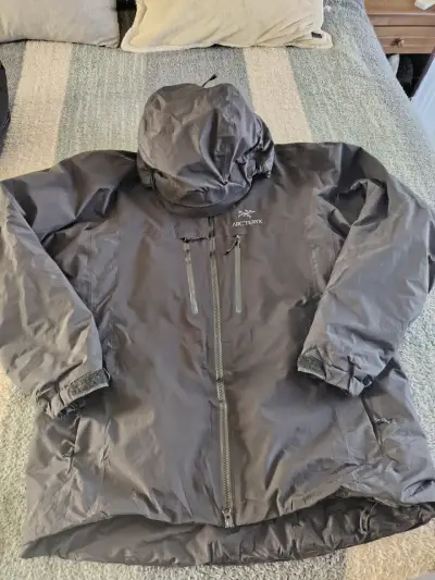 Chaqueta impermeable Arc'teryx negra para hombre - miniatura 1