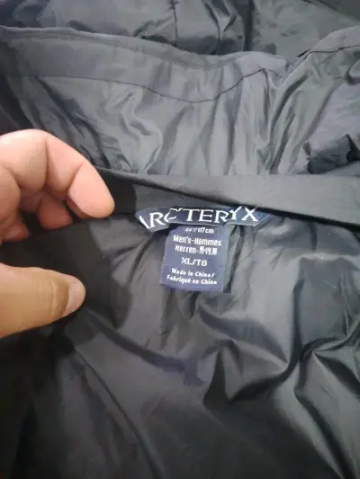 Chaqueta impermeable Arc'teryx negra para hombre - miniatura 3