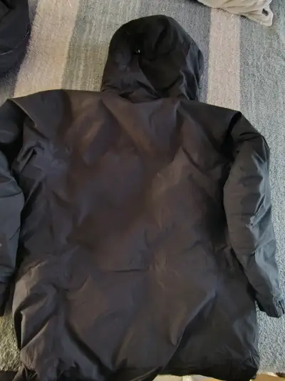 Chaqueta impermeable Arc'teryx negra para hombre - miniatura 6