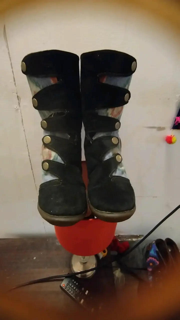 Botas de mujer con diseño étnico y botones decorativos - 3