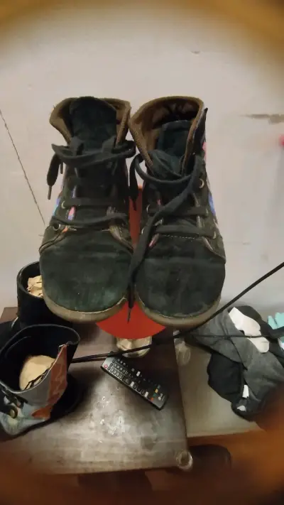 Botas de mujer con diseño étnico y botones decorativos - miniatura 5