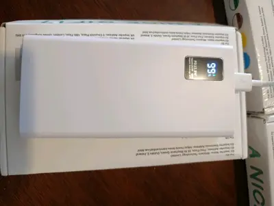 Power bank con pantalla LED y carga rápida - miniatura 1