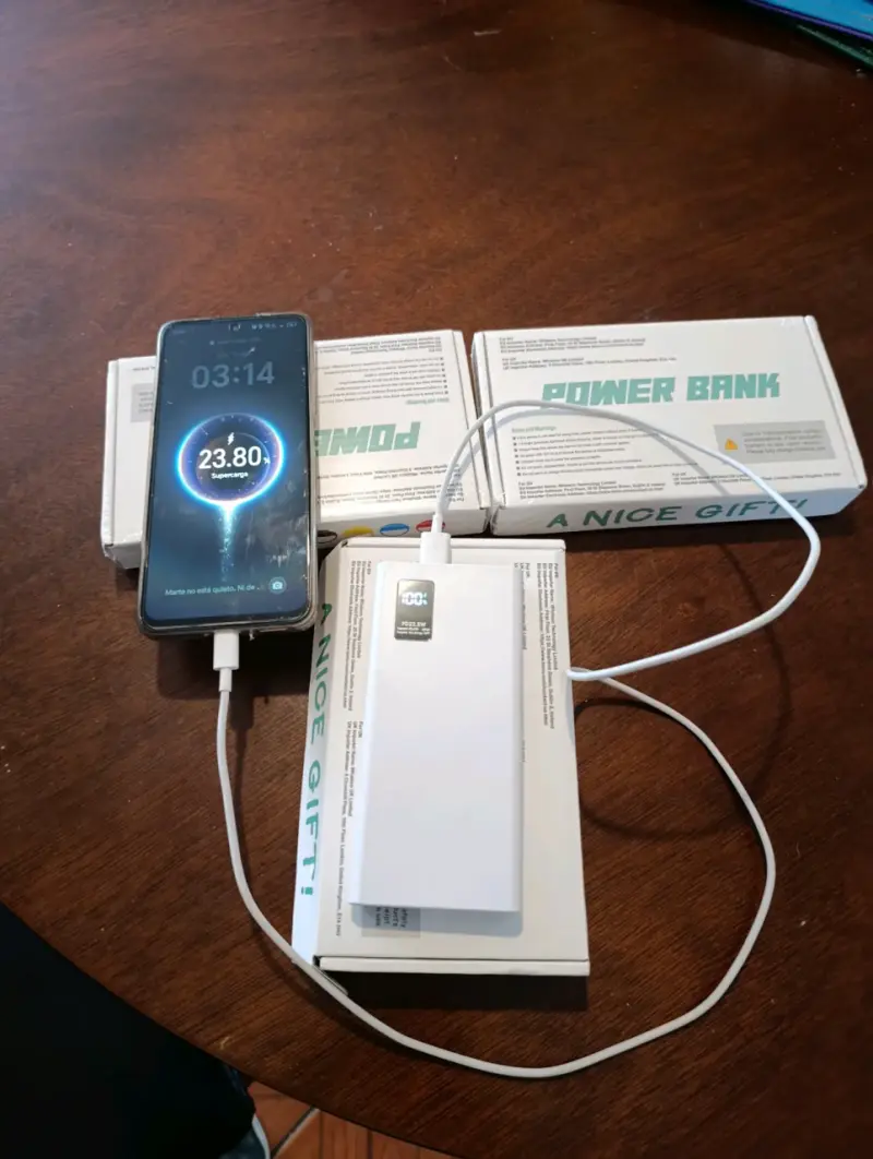 Power bank con pantalla LED y carga rápida - 2