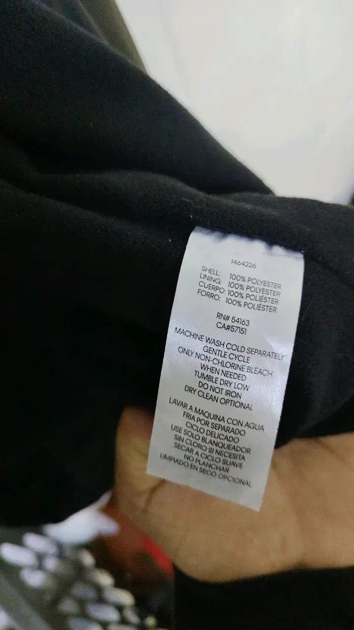 Chaqueta negra Calvin Klein con capucha - 5