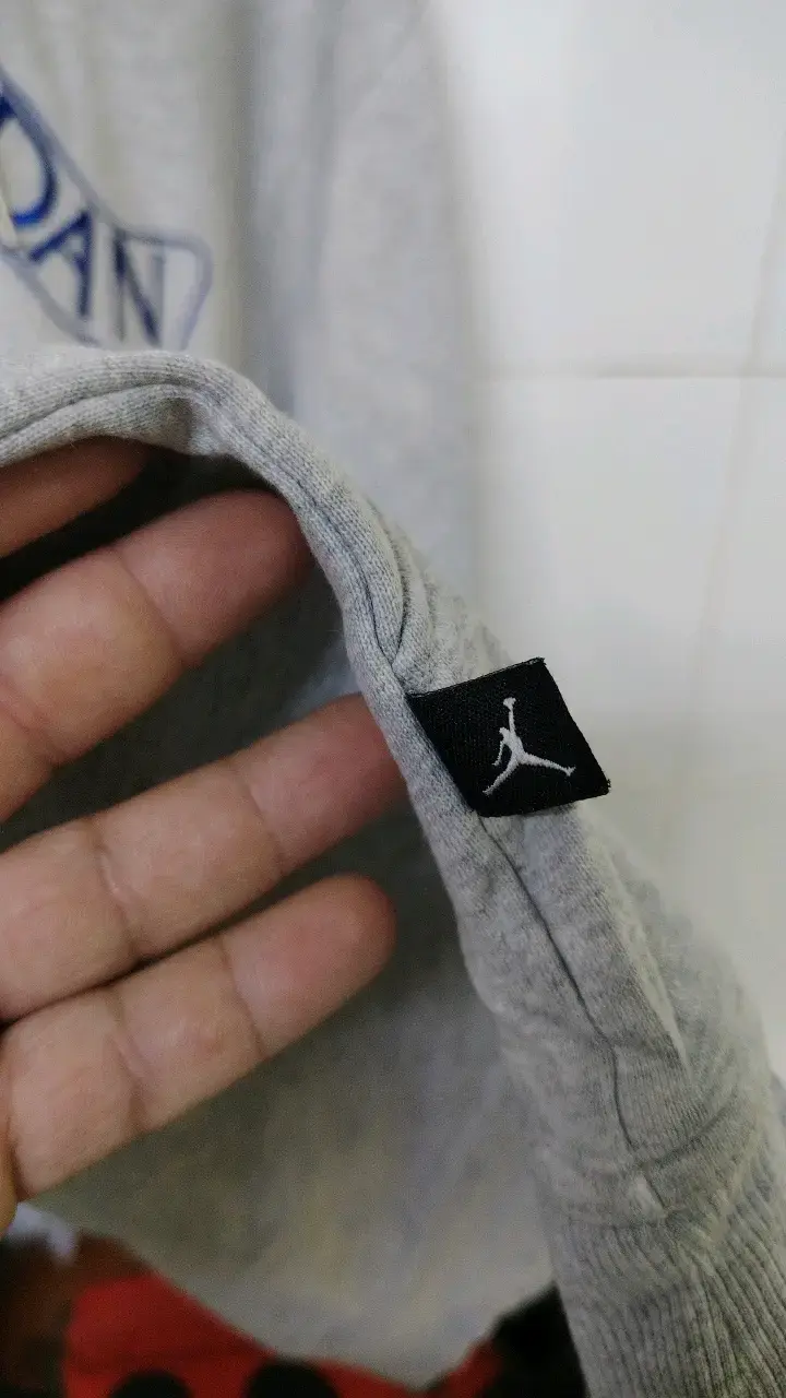 Polerón Air Jordan gris con capucha - 2