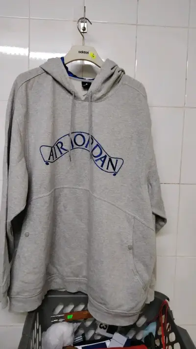 Polerón Air Jordan gris con capucha - miniatura 6