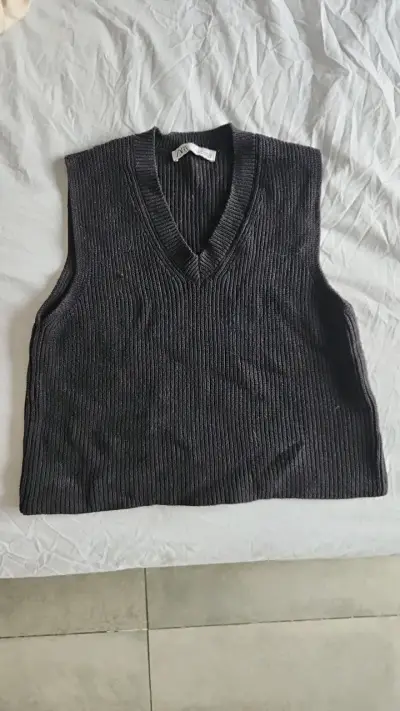 Chaleco sin mangas negro Zara - miniatura 1