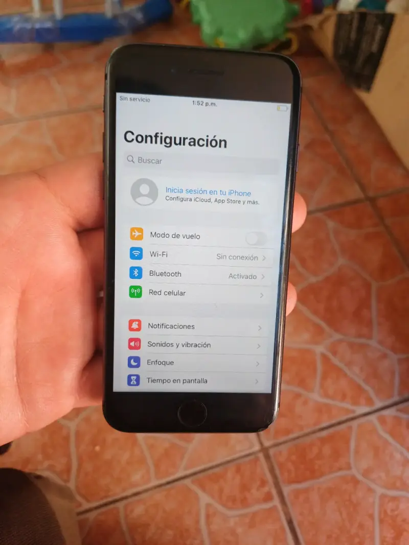 iPhone 8 usado en buen estado - 2