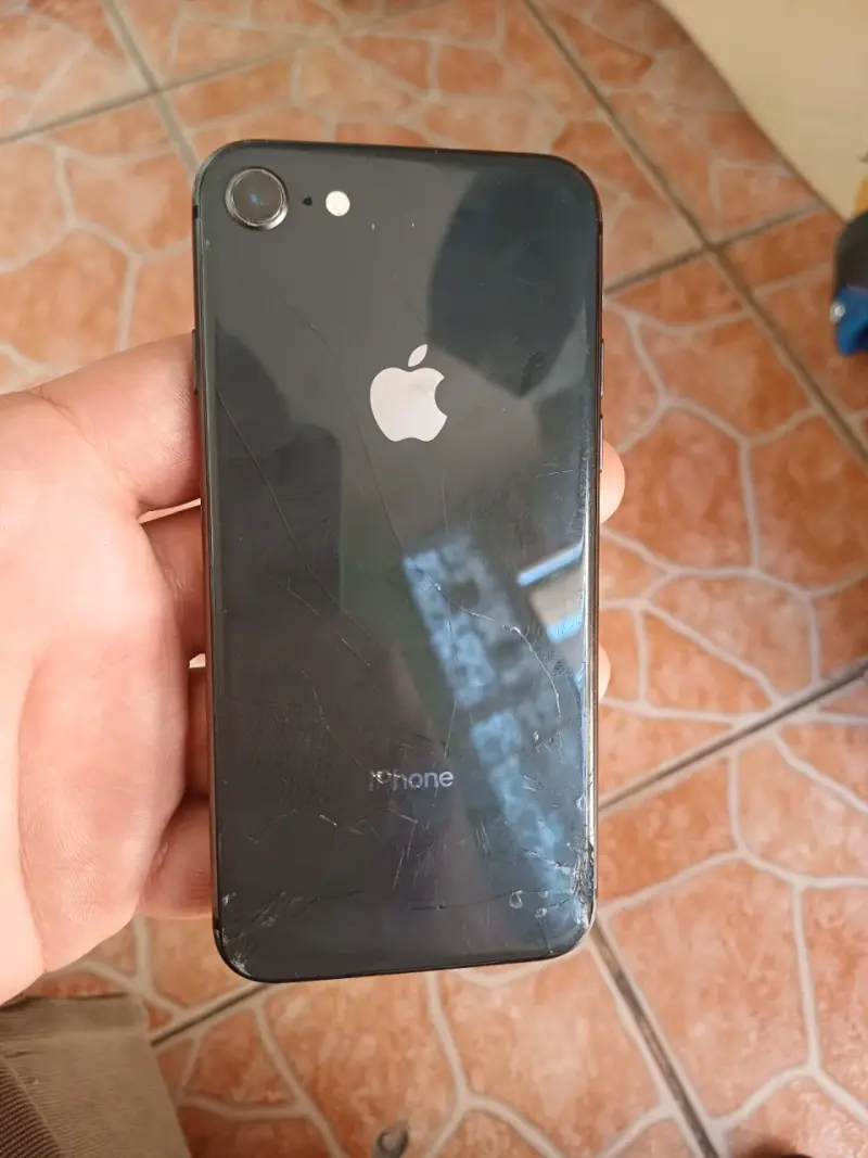 iPhone 8 usado en buen estado - 4