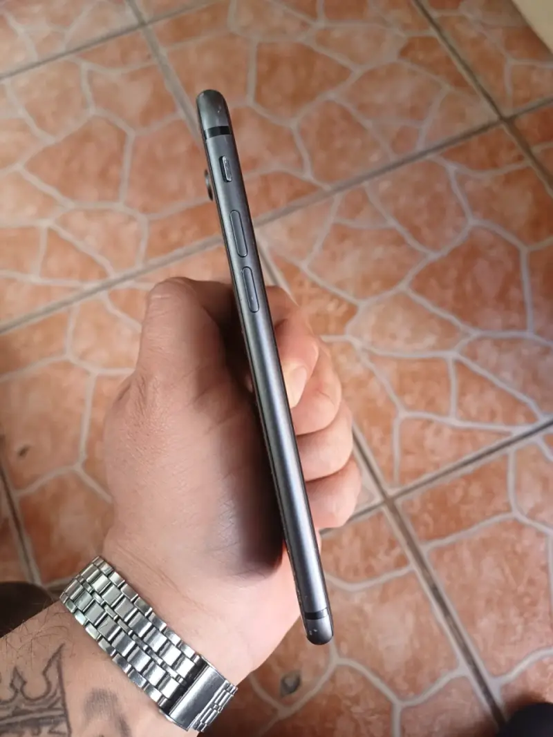 iPhone 8 usado en buen estado - 5
