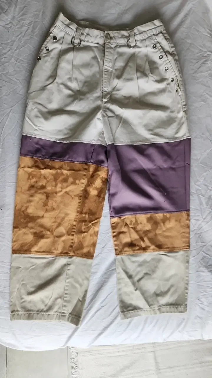 Pantalones unisex multicolor con detalles metálicos - 1