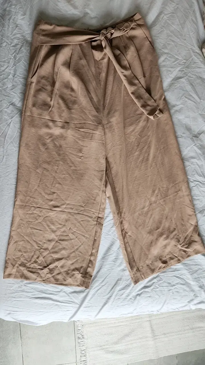 Pantalones beige de tiro alto con lazo - 1