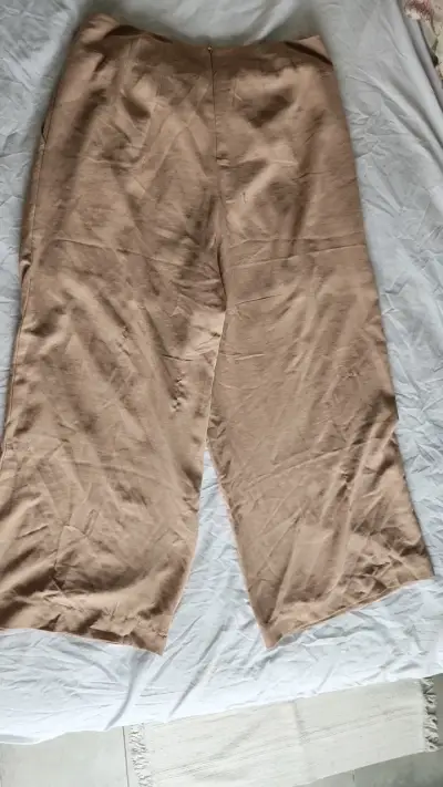 Pantalones beige de tiro alto con lazo - miniatura 3
