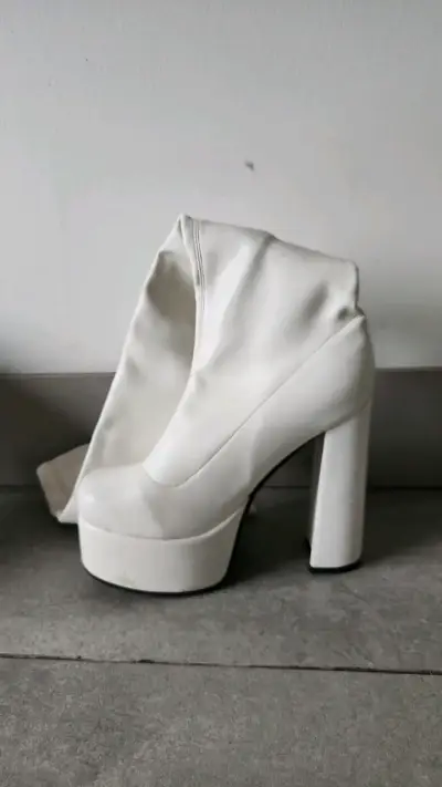 Botas blancas de plataforma altas - miniatura 2