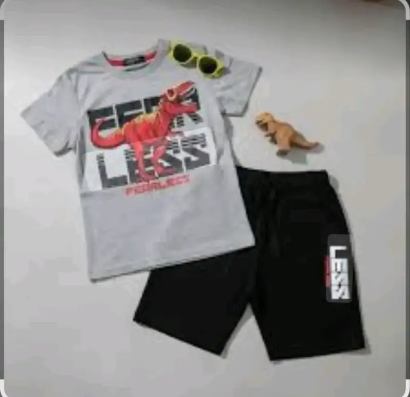 Conjunto de niño con dinosaurio y shorts - 1