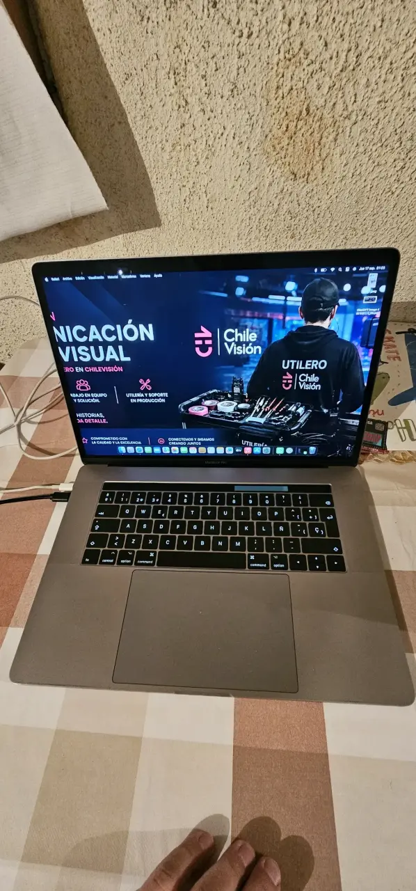 MacBook Pro 15-inch 2017 Intel Core i7 - 4
