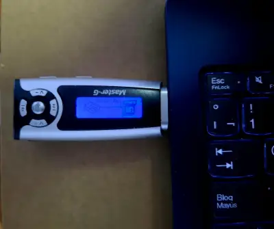 Reproductor MP3 USB Master-G portátil - miniatura 3