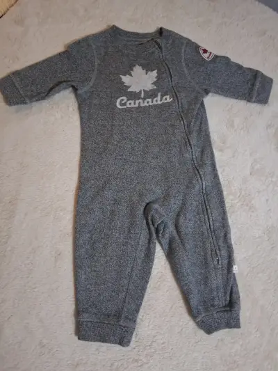 Enterito de bebé gris con diseño de Canadá - miniatura 1