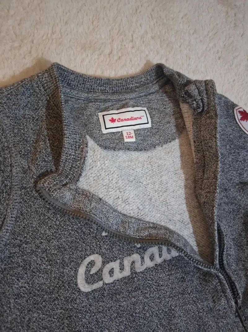 Enterito de bebé gris con diseño de Canadá - 2