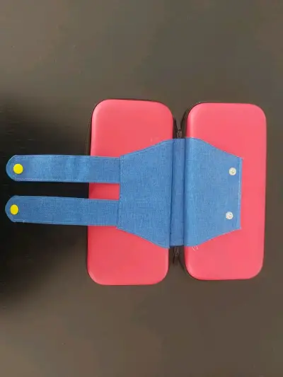 Estuche rígido para consola portátil rojo y azul - miniatura 1