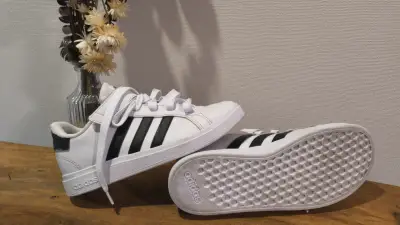 Zapatillas deportivas blancas Adidas para mujer - miniatura 1