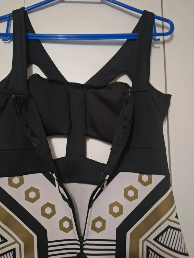 Vestido ajustado con diseño geométrico - 2