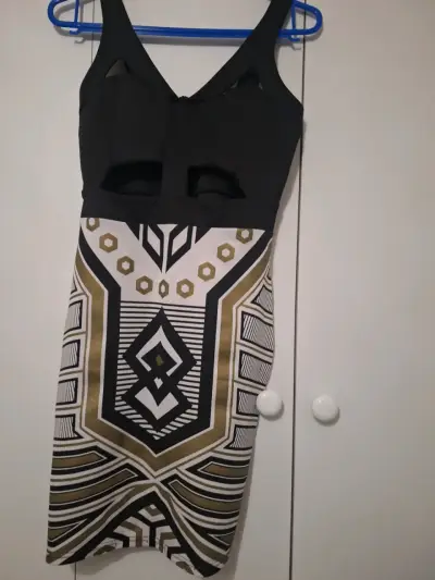 Vestido ajustado con diseño geométrico - miniatura 6