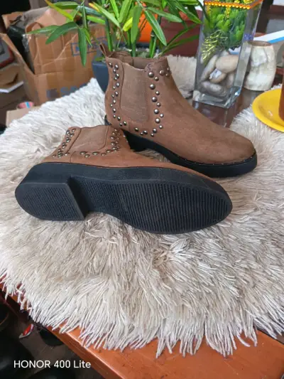 Botines de gamuza marrón con tachas - miniatura 4
