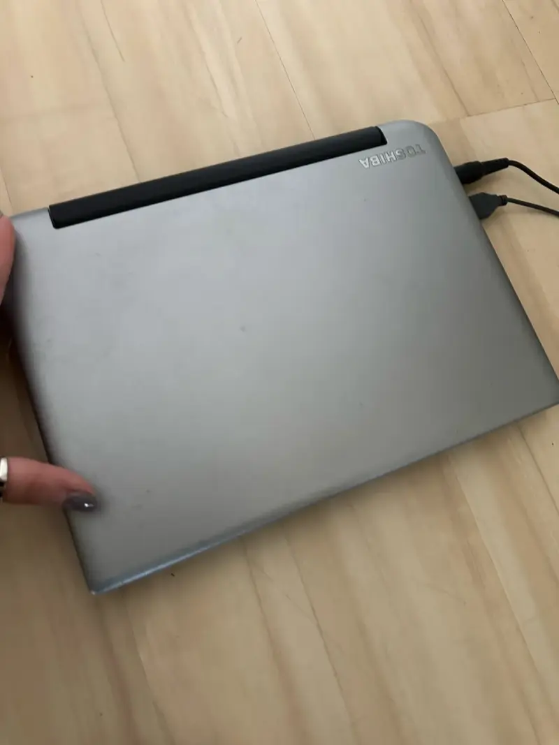 Notebook Toshiba Satellite — Funciona | Con cargad - 3