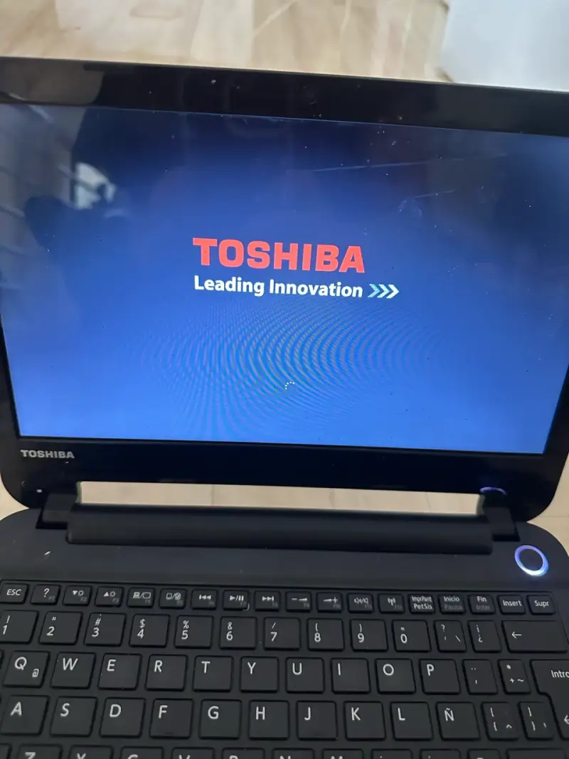 Notebook Toshiba Satellite — Funciona | Con cargad - 5