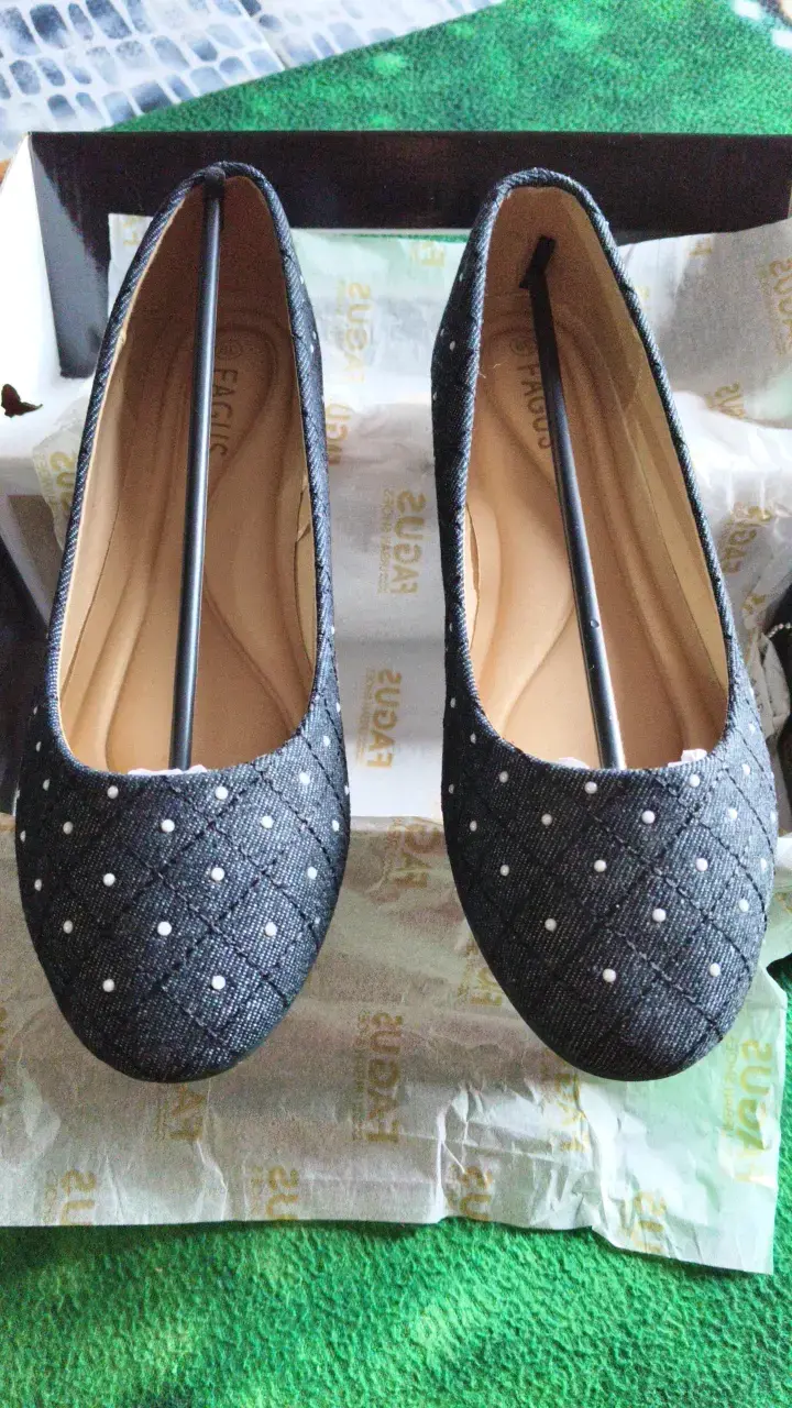 Zapatos planos de mujer Fagus con diseño de puntos - 1
