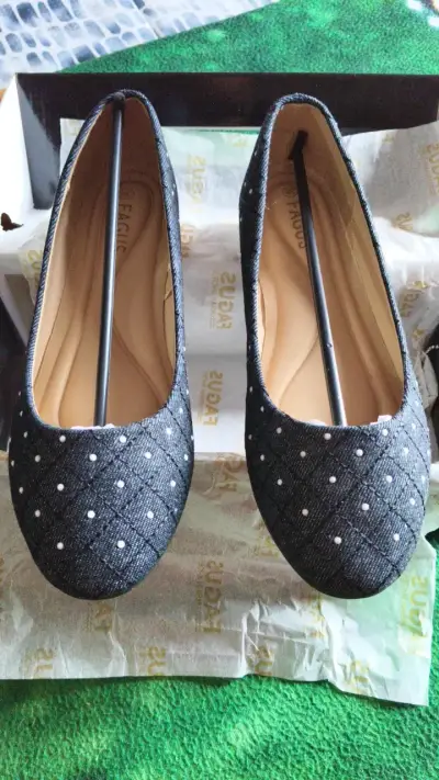 Zapatos planos de mujer Fagus con diseño de puntos - miniatura 1