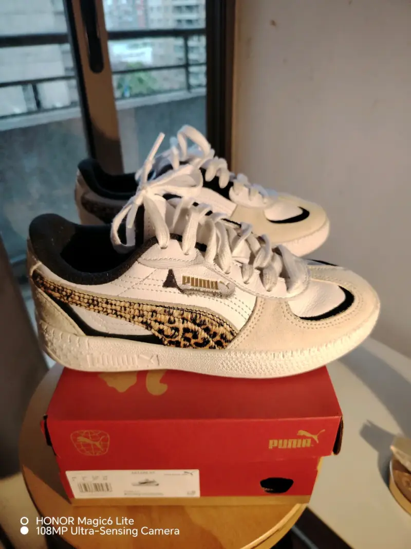 Zapatillas deportivas Puma blancas con diseño animal print - 2