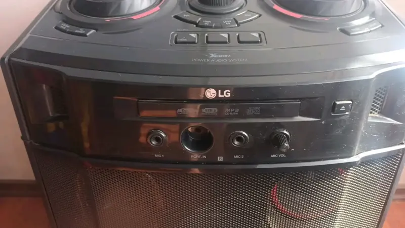 Parlante LG XBOOM con Sistema de Audio Potente - 2