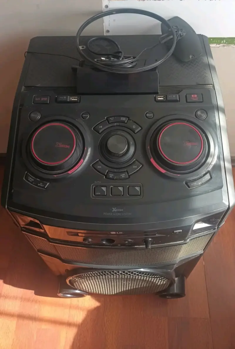 Parlante LG XBOOM con Sistema de Audio Potente - 4