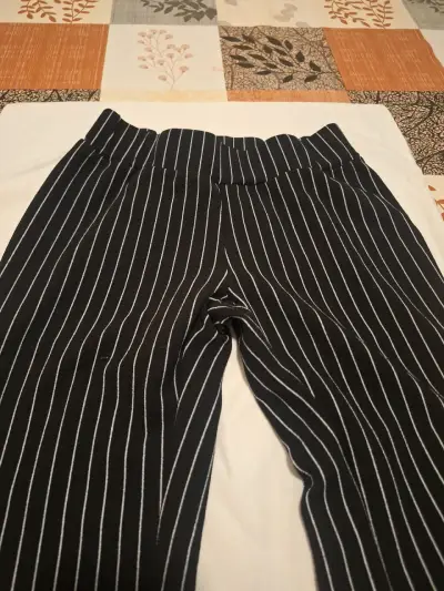 Pantalones de rayas negros para mujer - miniatura 1