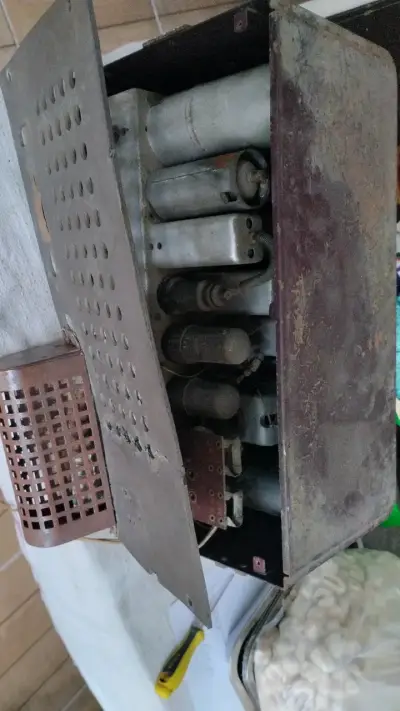 Radio antigua de válvulas vintage - miniatura 1