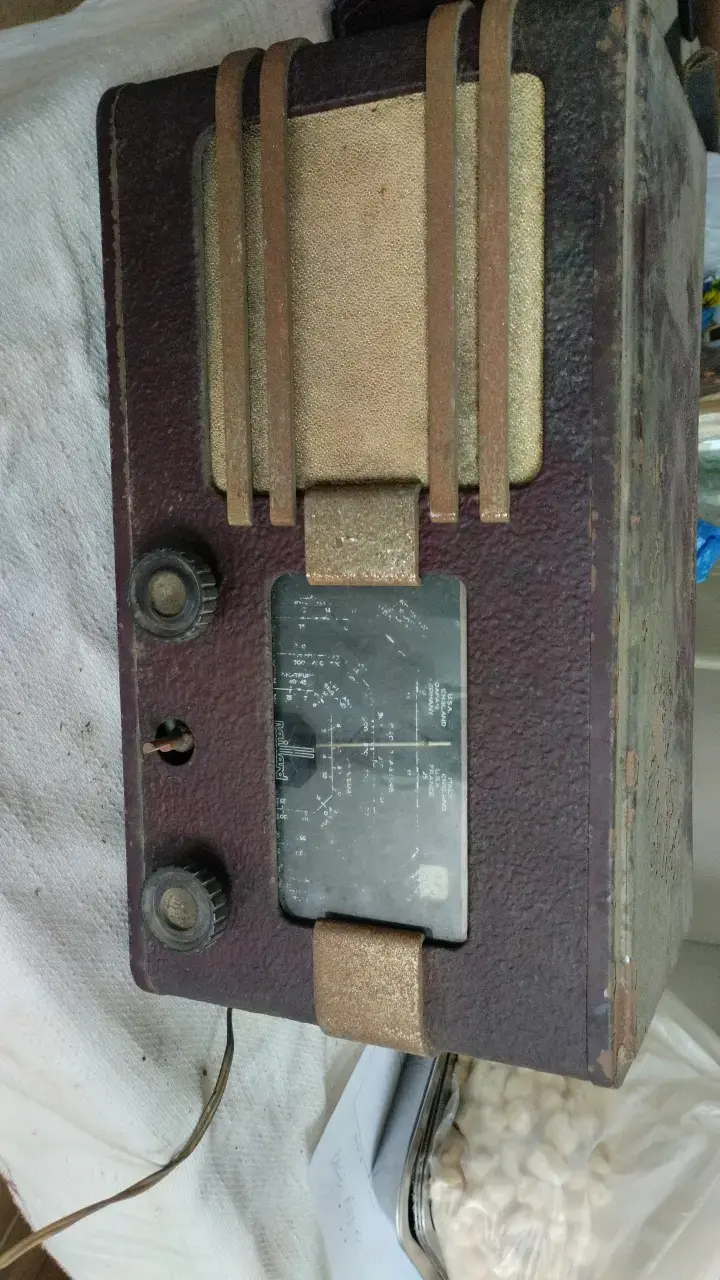 Radio antigua de válvulas vintage - 2