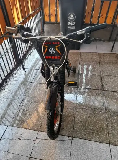 Bicicleta infantil con rueditas de entrenamiento - miniatura 4