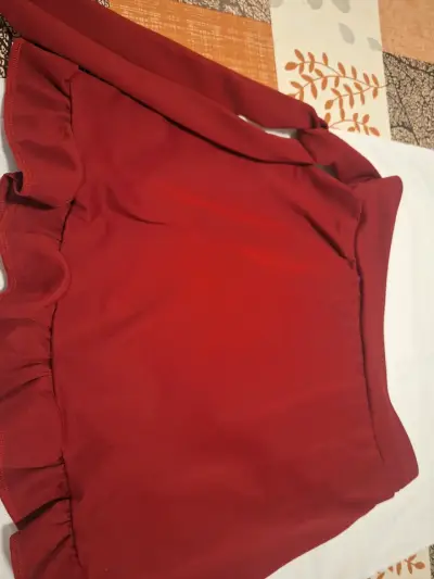 Falda roja con volantes para mujer - miniatura 1