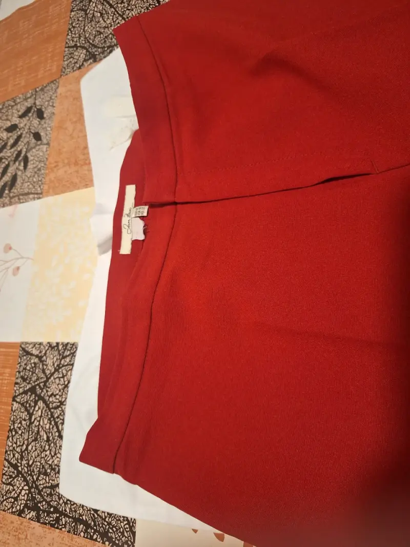 Falda lápiz roja elegante para mujer - 1