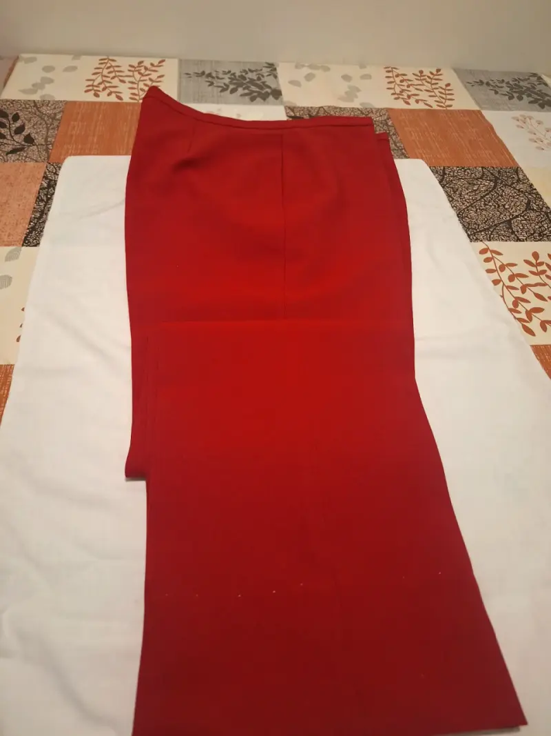 Falda lápiz roja elegante para mujer - 4