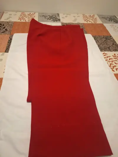 Falda lápiz roja elegante para mujer - miniatura 4