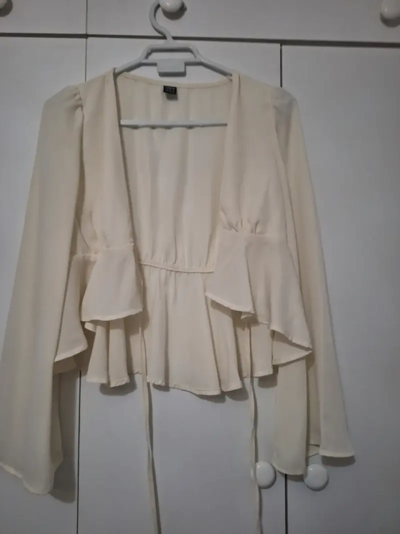 Blusa Shein Beige con Volantes - 1