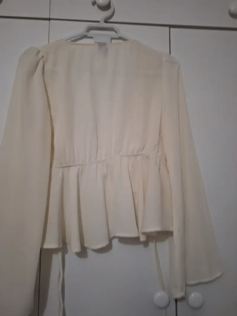 Blusa Shein Beige con Volantes - 2