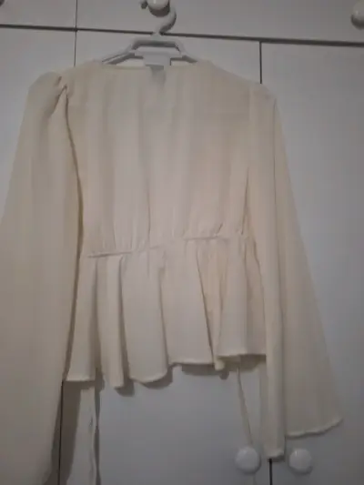 Blusa Shein Beige con Volantes - miniatura 2