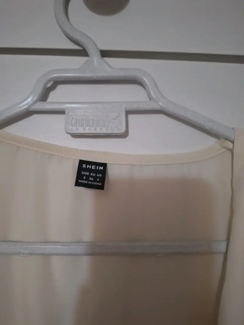 Blusa Shein Beige con Volantes - 3
