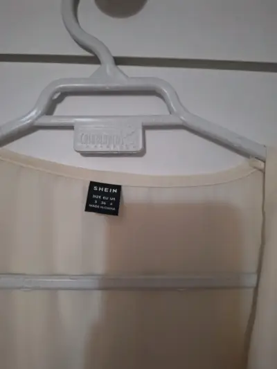 Blusa Shein Beige con Volantes - miniatura 3