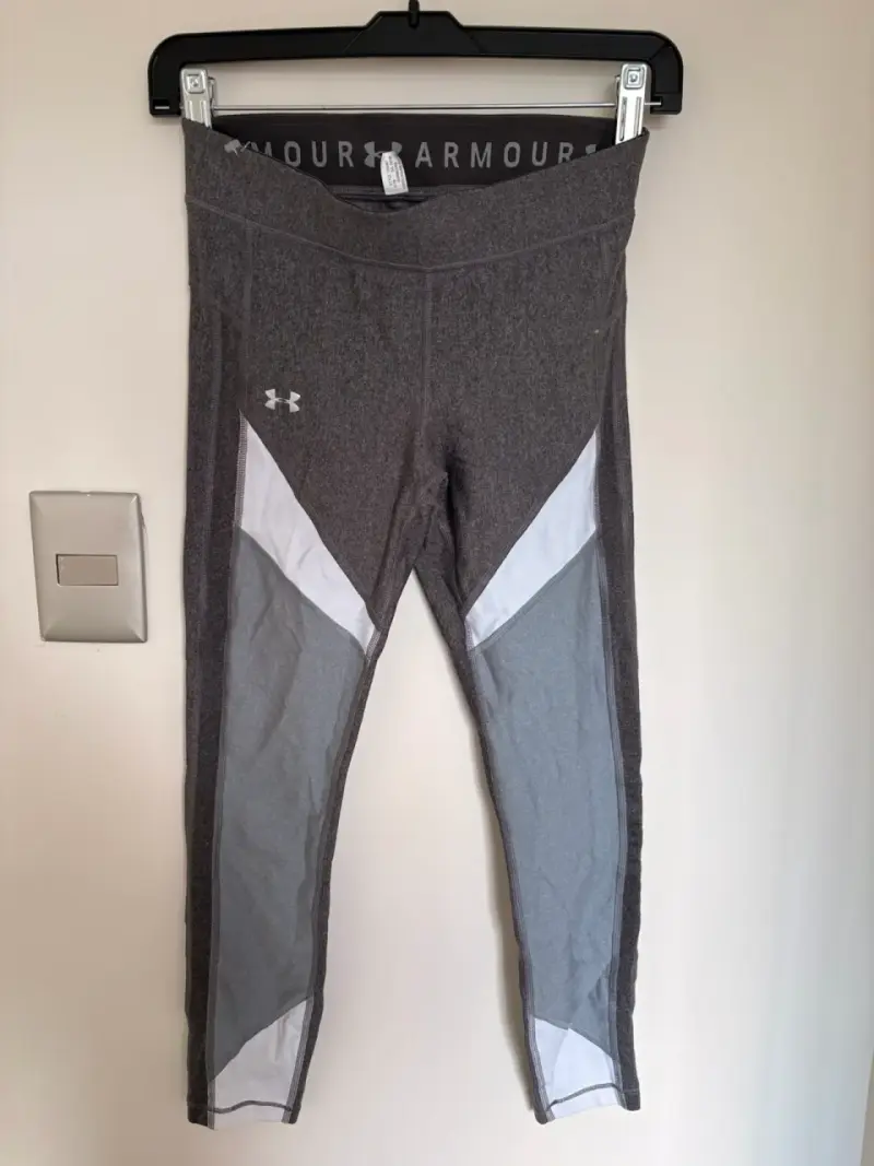 Calzas deportivas Under Armour gris y blanco - 1