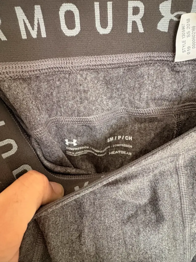Calzas deportivas Under Armour gris y blanco - 2